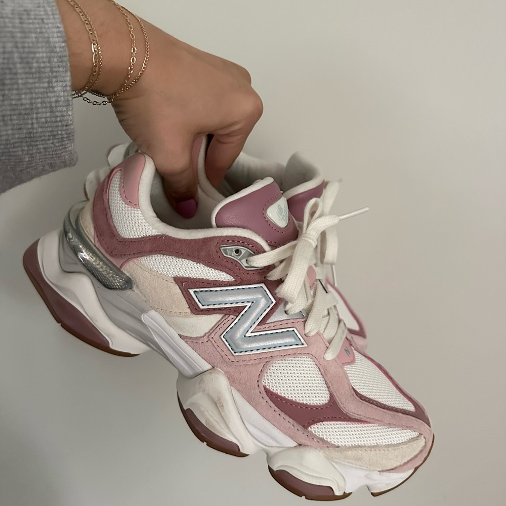 NEW BALANCE 9060 in ‘Rose Pink’ in Size 7.5